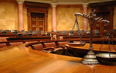 Работодатель обязан исполнить решения суда, вступившее в силу. Даже если будет обжаловать Работодатель обязан исполнить решения суда, вступившее в силу. Даже если будет обжаловать