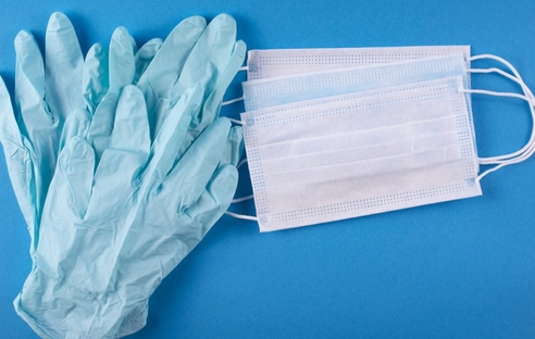 Расходы на перчатки и маски для работников возместят за счет ФСС в 2022 году Расходы на перчатки и маски для работников возместят за счет ФСС в 2022 году