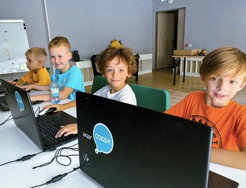 5 главных причин, почему вам следует записать своего ребенка на курсы программирования CODDY 5 главных причин, почему вам следует записать своего ребенка на курсы программирования CODDY