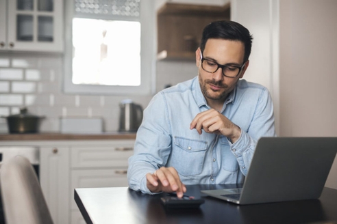 Нужно ли заключать новый ТД с иностранным сотрудником, если он получил гражданство РФ Нужно ли заключать новый ТД с иностранным сотрудником, если он получил гражданство РФ