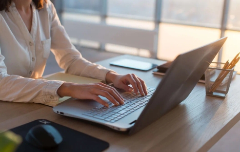 Минтруд ответил, можно ли нанимать иностранцев на удалёнку Минтруд ответил, можно ли нанимать иностранцев на удалёнку