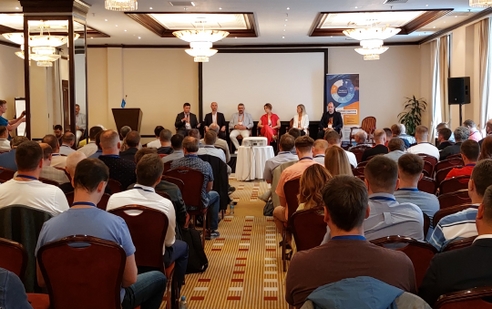 Поставщикам ИТ- и ИБ-услуг приготовиться: как стать партнером «СёрчИнформ» в направлении ИБ-аутсорсинга, рассказали на конференции в Москве Поставщикам ИТ- и ИБ-услуг приготовиться: как стать партнером «СёрчИнформ» в направлении ИБ-аутсорсинга, рассказали на конференции в Москве