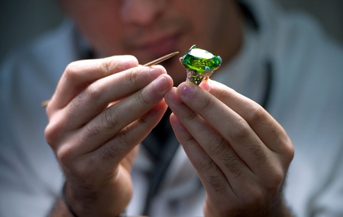 Ювелирные изделия, подлежащие обязательной маркировке, с НПД несовместимы Ювелирные изделия, подлежащие обязательной маркировке, с НПД несовместимы