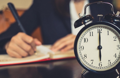 Сотрудник на окладе работает неполный день. Суды разобрались, как ему платить Сотрудник на окладе работает неполный день. Суды разобрались, как ему платить