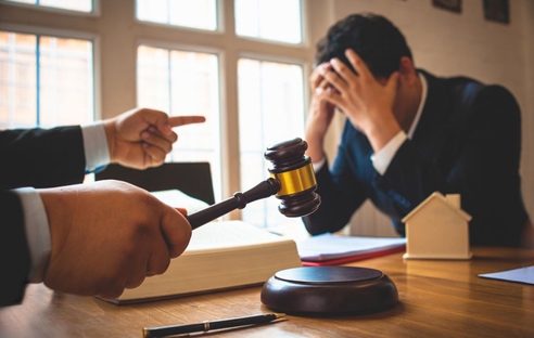 Удержание вещи за неуплату — по сути залог. А потому и требование кредитора становится залоговым Удержание вещи за неуплату — по сути залог. А потому и требование кредитора становится залоговым