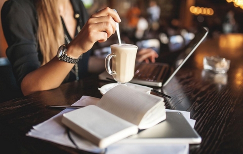 Сотрудник в командировке работал в выходной. Роструд ответил, включается ли его оплата в расчёт среднего заработка Сотрудник в командировке работал в выходной. Роструд ответил, включается ли его оплата в расчёт среднего заработка