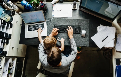 В Совете Федерации предложили в первую очередь переводить на удалёнку родителей В Совете Федерации предложили в первую очередь переводить на удалёнку родителей