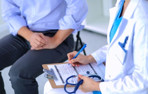 Нельзя требовать от работников сообщать о признаках опасных заболеваний, указал Роструд Нельзя требовать от работников сообщать о признаках опасных заболеваний, указал Роструд