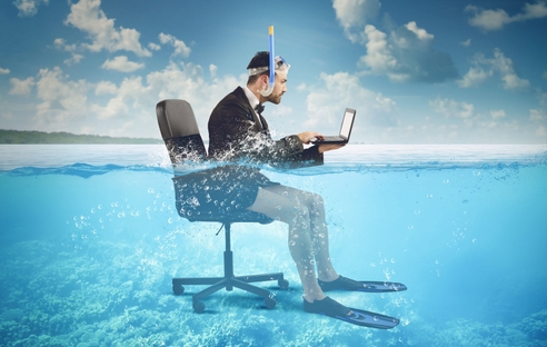 В Минтруде уточнили, как нужно отзывать дистанционного работника из отпуска В Минтруде уточнили, как нужно отзывать дистанционного работника из отпуска