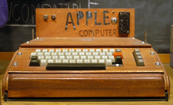 Первый компьютер Apple Computer Первый компьютер Apple Computer