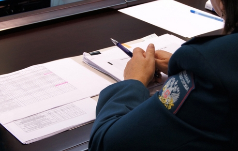 При камеральной проверке некоторые документы налоговики требовать не вправе При камеральной проверке некоторые документы налоговики требовать не вправе