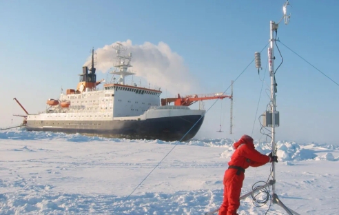 Работнику Крайнего Севера не облагают взносами и НДФЛ проезд до места отдыха. Но только по РФ
Работнику Крайнего Севера не облагают взносами и НДФЛ проезд до места отдыха. Но только по РФ