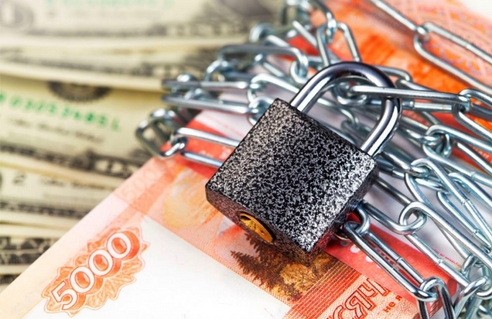 Иногда при арестованном счёте с него можно платить зарплату Иногда при арестованном счёте с него можно платить зарплату