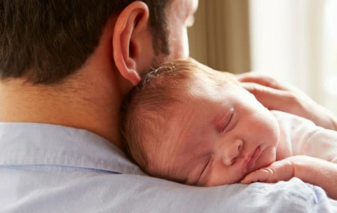 Если мать работает на НПД, отпуск по уходу за ребёнком может взять отец Если мать работает на НПД, отпуск по уходу за ребёнком может взять отец