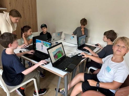 Технологии продолжают стремительно развиваться – современным детям нужно за ними успевать. Технологии продолжают стремительно развиваться – современным детям нужно за ними успевать.